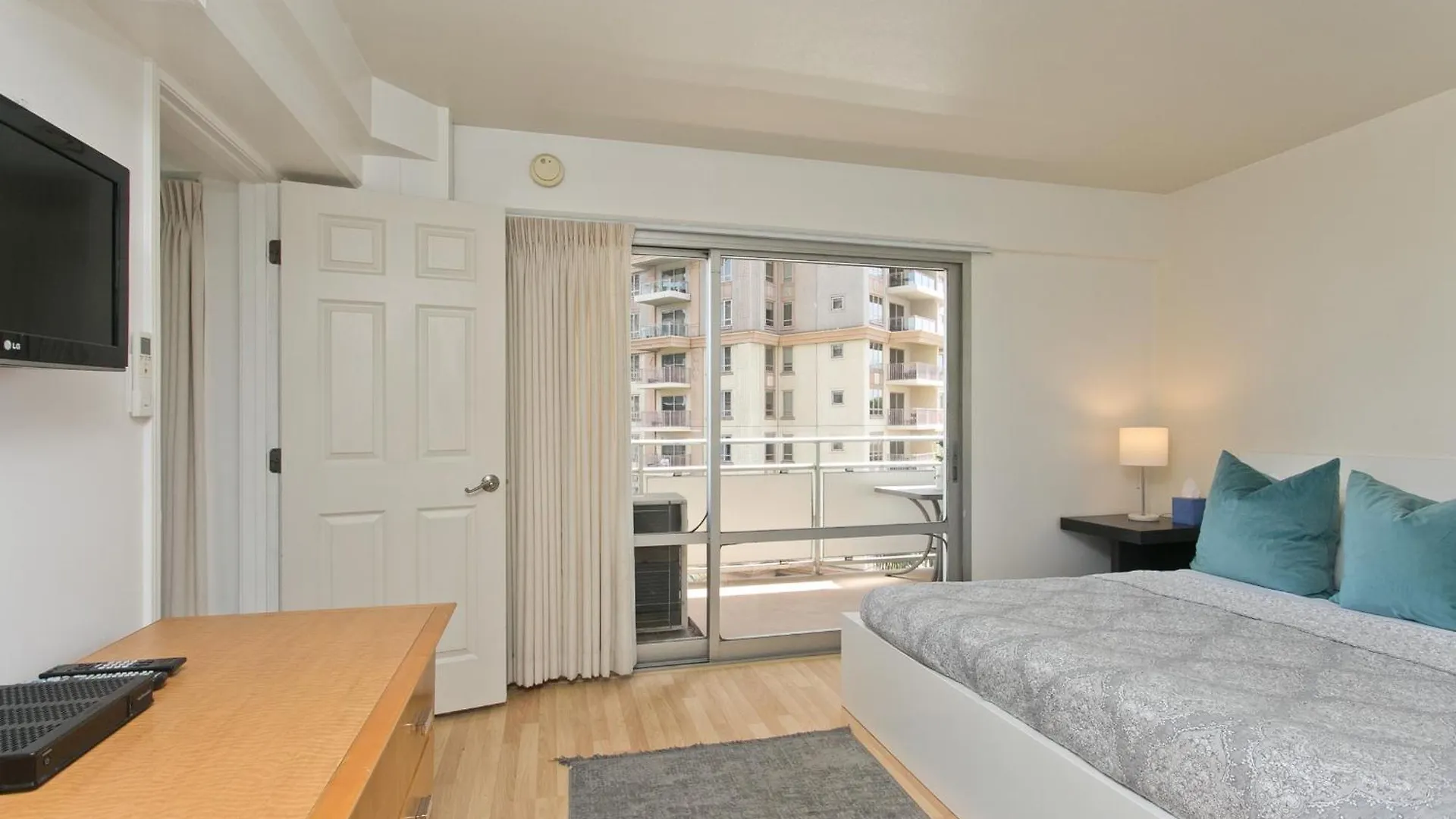 Ilikai Hotel 2Br Honolulu Apartment