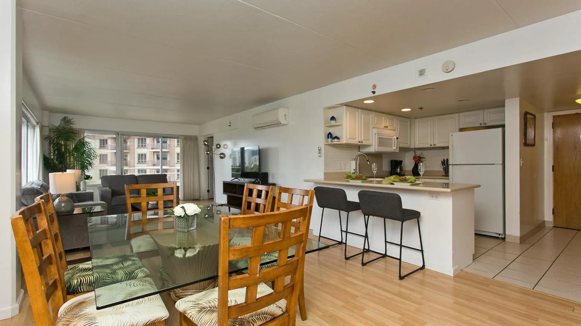 Ilikai Hotel 2Br Honolulu Apartment