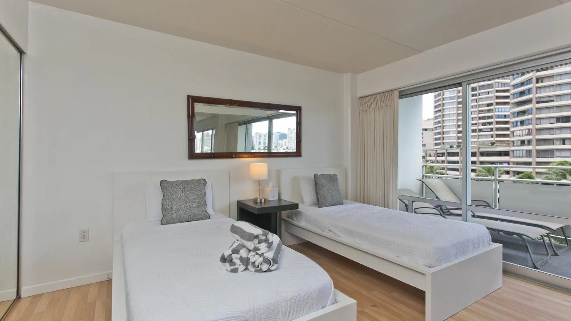 Ilikai Hotel 2Br Honolulu Apartment